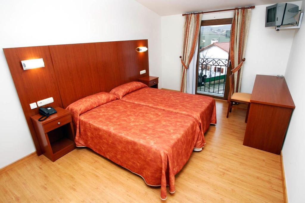Hotel Agorreta Salinas De Pamplona Habitación foto