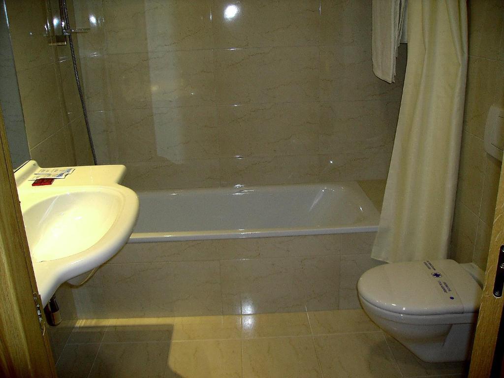Hotel Agorreta Salinas De Pamplona Habitación foto