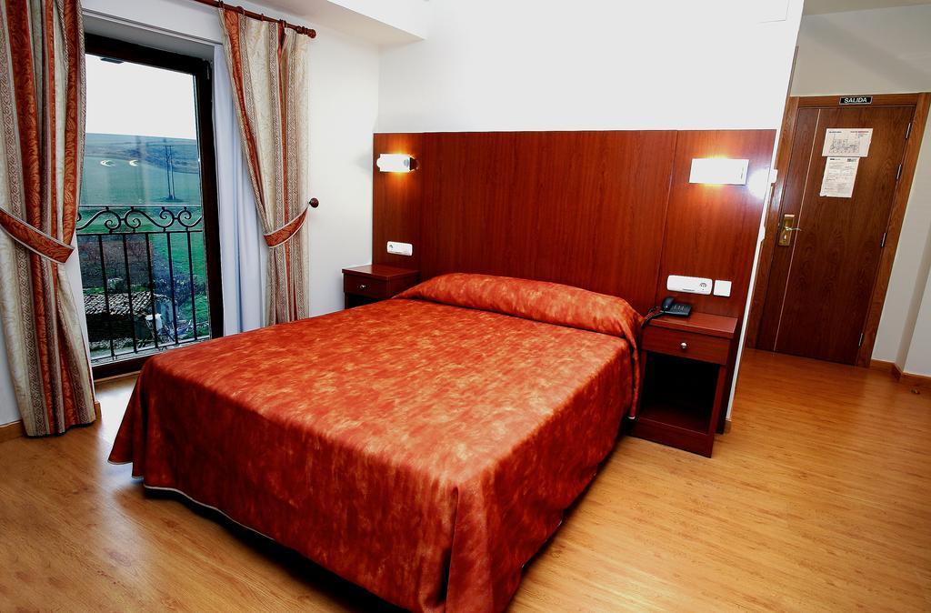 Hotel Agorreta Salinas De Pamplona Habitación foto